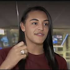 A música "Lili" da dupla Pedro Motta e Henrique gerou muita polêmica pois  na letra diz que um cara se decepcionou com uma paixão pois a "mulher" era  trans, e eles foram