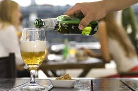 Anzeichen sind craving, kontrollverlust, toleranzentwicklung, entzugserscheinungen, substanzfokussierung und konsumfortführung trotz folgeschäden. Alkoholproblem Test Bist Du Suchtgefahrdet Fit For Fun