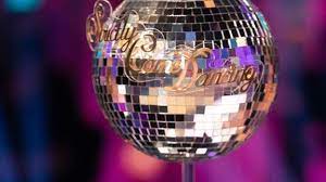 Celebrities are taught to dance by their professional. Lxmgdvmgmhlbpm