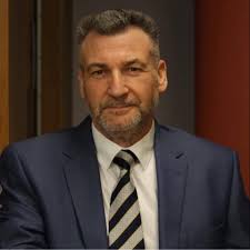 hi just a thought If the building firm At the new lake view building site  Has gone broke,who's Paying for The tower crane hire That stood Idle for  months.?