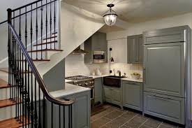 مرحاض تحت الدرج