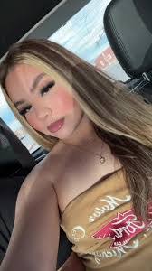 Leslie Lacey's Instagram, Twitter & Facebook