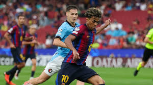 Tras las insinuaciones sobre el Balón de Oro, Yamal rompe el récord de Mbappé en la Champions League