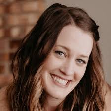 Lindsey Ellinger's Instagram, Twitter & Facebook