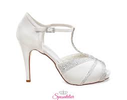 Sandali da sposa e da cerimonia di alto artigianato dai colori neutri e preziose applicazioni, disegnati e personalizzati per un outfit elegante ed esclusivo. Sandalo Sposa Online Collezione 2020 Con Strass Tacco 10 5 Cm Color Avoriosposatelier