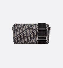 Roller Messenger Bag Beige And Black Dior Oblique Jacquard Leather Goods Men S Fashion Dior Emballé dans un joli carton, ce petit bijoux de sac est une merveille. roller messenger bag