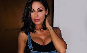 Maybe you would like to learn more about one of these? Scoop Bomba Anna Tatangelo Svela Il Suo Nuovo Amore Piu Piccolo Di Lei Anche Lui Un Famoso Cantante Ecco Chi E Piu Donna