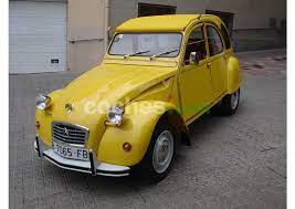 Los coches de caballos, son carruajes compuestos por una caja grande que puede tener diversas formas y que se encuentra sobre dos o cuatro ruedas. Duda Sobre Figura De Dos Caballos En El Frontal De Los Primeros 2cv Foro Coches