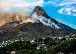 Jonkershoek road, стелленбос, южная африка. Watch Table Mountain Fire Damages Houses Injures Firefighters