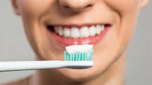 5 Bahaya Memerahkan Bibir Dengan Odol Yang Harus Kamu Waspadai Klubwanita Com