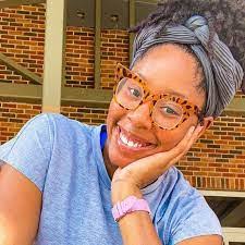 Tara Clifton's Instagram, Twitter & Facebook