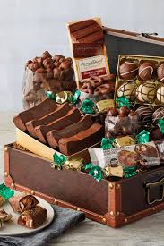 The best gourmet food gifts & gift baskets ship nationwide on goldbelly—from christmas gifts to thank you gifts & more, epic eats & gourmet gift boxes from 700+ food shops are perfect for all. 31 Best Gourmet Food Gifts To Send In 2020 Holiday Food Gift Ideas