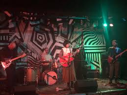 Los humildes hermanos ayala es un grupo musical de modesto, california, estados unidos, que se formo después de la ruptura del grupo los humildes. Cactus Club Breaking And Entering