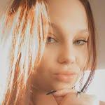 Amber Naquin's Instagram, Twitter & Facebook