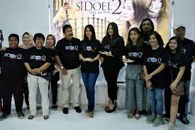 Keduanya memang terlihat cocok seperti ibu dan anak. Ini Tiga Karakter Baru Yang Muncul Di Film Si Doel The Movie 2