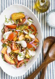 Tomato Nectarine And Mozzarella Salad Recette Recette Salade Nourriture Bon Appetit