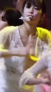 TWICEのモモ、激しいダンスで乳首ポロリしてしまうハプニング – みんくちゃんねる