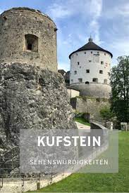 Hinter dem rathaus geht es entweder mit dem aufzug hinauf oder abenteuerlich über die stufen und felsengänge! Kufstein Sehenswurdigkeiten Sehenswurdigkeiten Ausflug Osterreich Urlaub