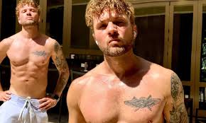 Must be a current member at the time of selection!!pic.twitter.com/0huntm4n9x. Ryan Phillippe Flaunts Chiseled Chest In Thirst Trap As He Continues Search For A Quaran Queen Daily Mail Online
