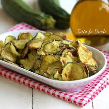 Non le solite zucchine fritte, ma delle chips leggere che possono essere cucinate anche al forno. Chips Di Zucchine Al Forno Croccanti E Light L Angolo Di Cristy