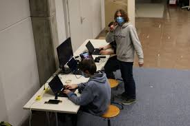 Eigelb, wasser und zucker schaumig schlagen, vanillinzucker, mehl, backpulver und nüsse locker unterheben. Fridolin Druck Und Medien Beatrice Bloggt Programmieren Ist Wie Kuchen Essen