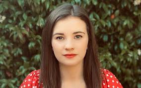 Rebecca Jayne's Instagram, Twitter & Facebook