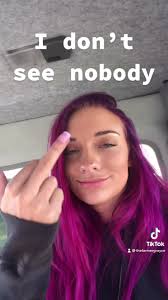 If you have straight middle fingers I would like you to know I’m mad at u  #OneSliceChallenge #farmergrayce #farm