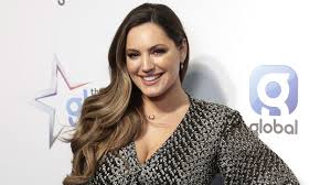Still engaged to her fiancé david mcintosh? Mega Kurven Was Hat Busenwunder Kelly Brook Hier Vergessen Promiflash De