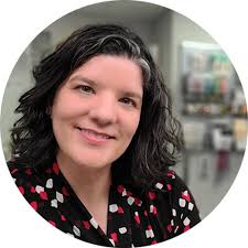 Nicole Watt's Instagram, Twitter & Facebook