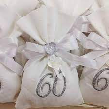 Quelli che generalmente vengono festeggiati sono i 15 anni, i 25, i 50 e i 60. Bomboniere Anniversario Matrimonio 60 Anni