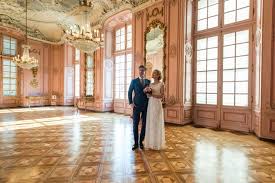 Hochzeit Auf Schloss Benrath Dusseldorf Styled Shoot In 2020 Schloss Benrath Hochzeit Marchenhochzeit