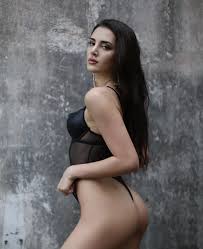 Neeka Jam nudes | GLAMOURHOUND.COM