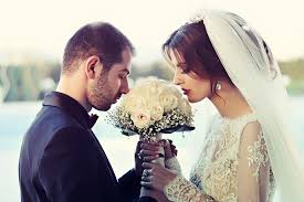 Traditionally your 10th is celebrated with tin or aluminum, good solid gifts. Top 5 Best 10 Year Anniversary Gift Ideas For Her Anniversary Gifts For Couples