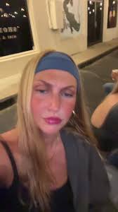 Kari Owen's Instagram, Twitter & Facebook