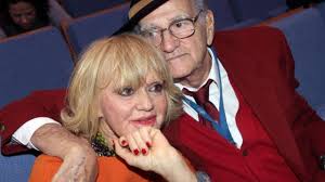 Il suo debutto avviene al teatro alfieri, nel capoluogo piemontese, nel 1959 in occasione di uno show per bambini chiamato. Rita Pavone Sposata Marito Teddy Reno Eta Figli Foto