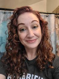 Ways to Sport Wavy Hair with Bangs in a Stunning Way