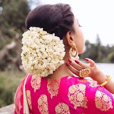 What A Beautiful Large Low Bun Covered With Real Flowers Care However Should Be Taken Bef Bridal Hairstyle Indian Wedding Hair Style On Saree Saree Hairstyles