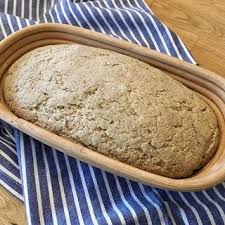 Es Gibt Wieder Frisches Glutenfreies Brot Das Brot Besteht Nur Aus Vollkornmehl Und Glutenfreies Brot Glutenfreie Lebensmittel Glutenfreies Brot Backen