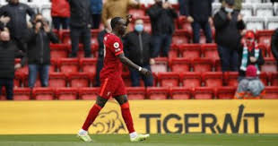 وفي خط الهجوم محمد صلاح ، روبرتو فيرمينو ، ساديو ماني. Uzqcoo9e6gxdsm