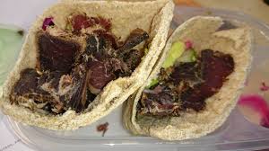 These wholemeal flatbreads can be filled to make a great alternative to sandwiches, they can provide a meal in cover with a clean tea towel and rest for 15 minutes. Wholemeal Pita Bread With Lean Biltong And Salad Nybiltong Com Biltong Recipe Flavor Food Recipes Daily Meals Biltong