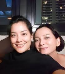 Lulu tobing dikabarkan telah bertunangan dengan cucu taipan kapal, bani maulana. 6 Potret Terkini Lulu Tobing Cantiknya Masih Kayak Puluhan Tahun Lalu