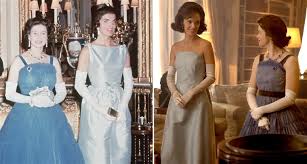 Koningin elizabeth spreekt haar jaarlijkse kerstboodschap uit. The Crown Did Jackie Kennedy Really Badmouth The Queen