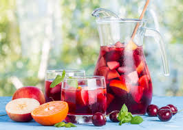 Sangria De Espumante E Frutos Vermelhos Como Fazer Receita Em 2020 Bebidas Com Frutas Festa De Degustacao De Vinhos Receitas