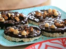Bolacha De Arroz Com Cobertura De Chocolate E Amendoas Receita Da Bela Gil Receita Bolacha De Arroz Vinho Receitas