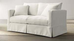 Wählen sie sofas aus vielen verschiedenen farben. Crate And Barrel Annual Upholstery Sale Save 15 Sofas Sectionals Armchairs And More