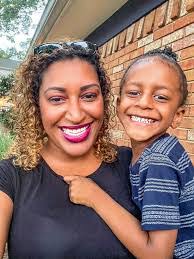 Deanna Bates's Instagram, Twitter & Facebook