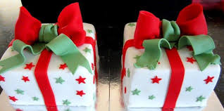 How to make a fondant snowman for christmas cake decorating by cookies cupcakes and cardio. Mini Christmas Gift Boxes Mini Christmas Cakes Christmas Cake Christmas Cake Decorations