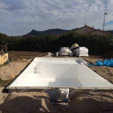 Piscine avec plage immergee plage californienne realisations completes vos chantiers histoire de votre piscine blogs persos photos montages avant apres. Pose De La Piscine Avec Plage Californienne Blog Decopiscine Piscines Direct D Usine