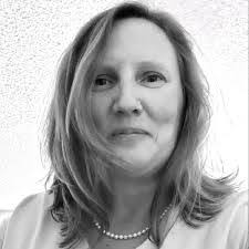 Lisa Trumbull's Instagram, Twitter & Facebook