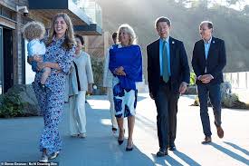 Carrie symonds (aka 'princess nut nuts,' 'carrie antoinette' and 'costly carrie' ) is famous simply for being boris johnson's latest baby mama, but now she's well and. Carrie Johnson Wears Blue Floral Dress To G7 Party In Carbis Bay Mcutimes